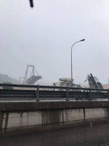 Italia se derrumbo un puente