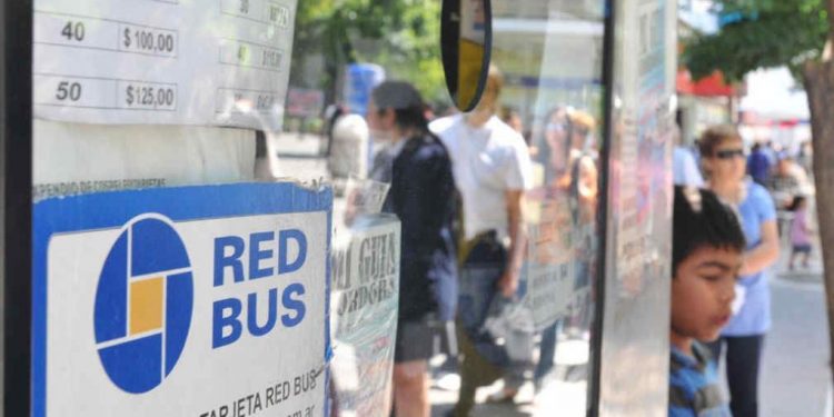 Red bus sin carga en kioscos