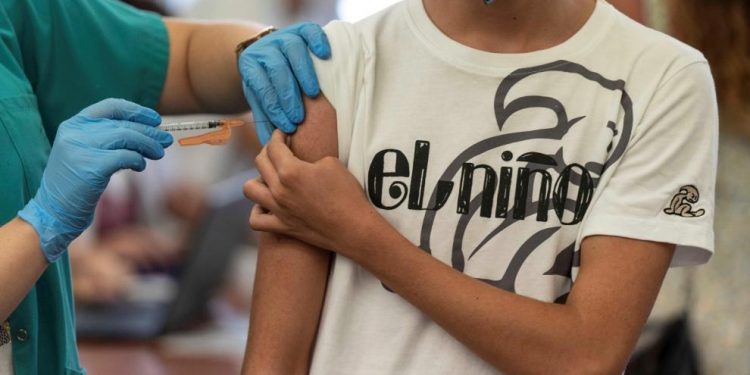 Vacunacion contra la covid 19 de escolares entre los 12 y 14 anos