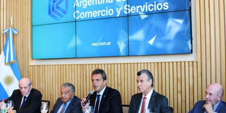 Sergio massa se reunio con empresarios de la camara argentina de comercio 1672615