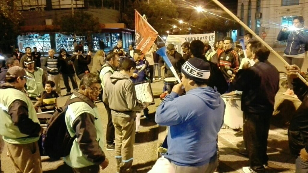 Municipales se manifestaron en el centro de la ciudad (3)