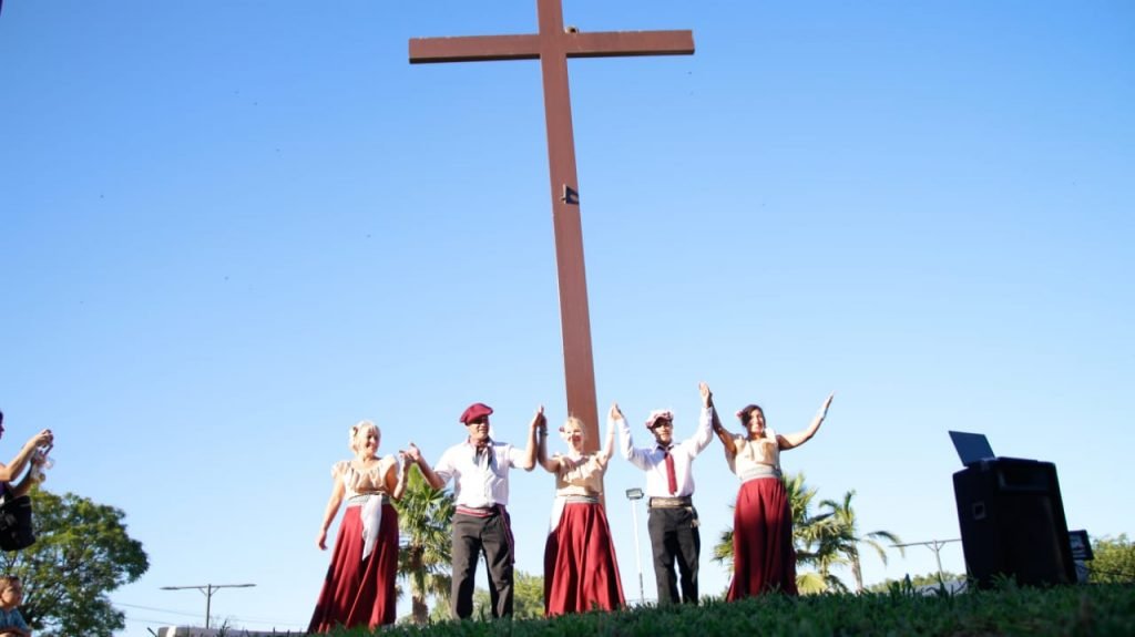 Inauguran mejoras plaza del cristo colonia caroya wsp (6)