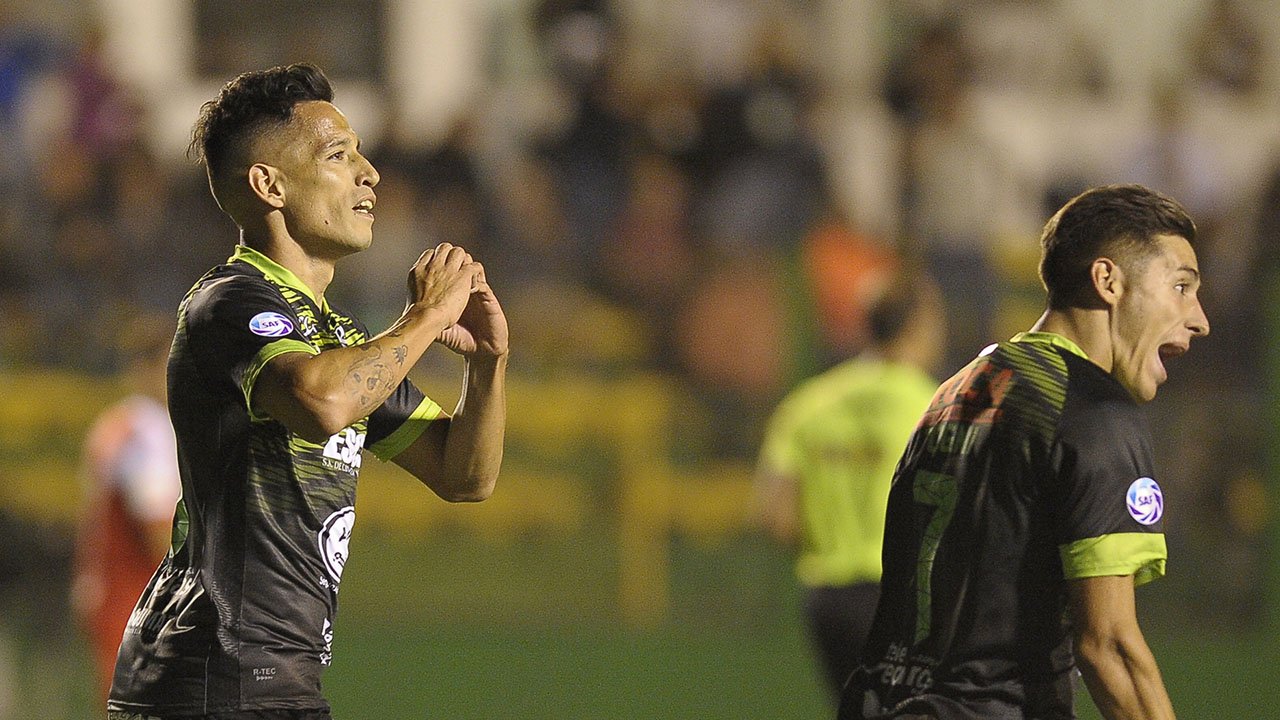 Defensa y jusicia argentinos juniors javier gonzalez toledo /ph