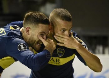 Nández y benedetto, celebrando