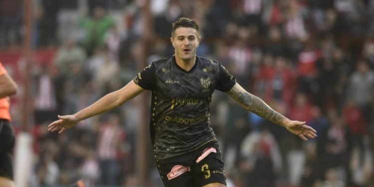 Vegetti y su hatrick