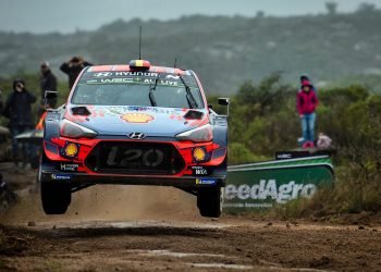 Neuville dominó tras el primer dia
