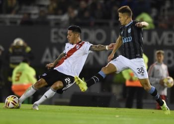 Enzo perez envía un centro ante la marca