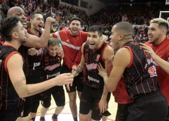 Instituto festeja el empate de la serie