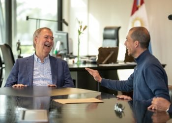 Picat con schiaretti en casa de gobierno