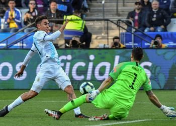 Dybala anota el segundo gol argentino
