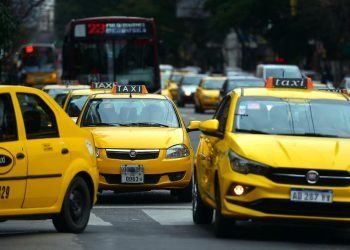 Taxis gentileza la voz del interior