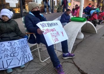 Vecino encadenado en colonia caroya