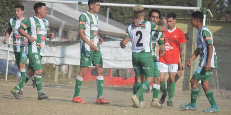 Vásquez festeja uno de sus goles