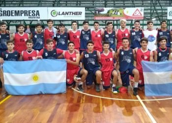 Los planteles apoyando a la seleccion de basquet
