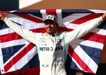 Hamilton, celebrando