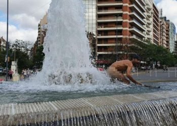 Detenido desnudo patio olmos