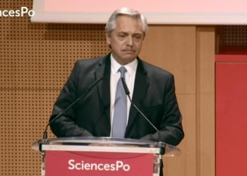 Alberto en conferencia