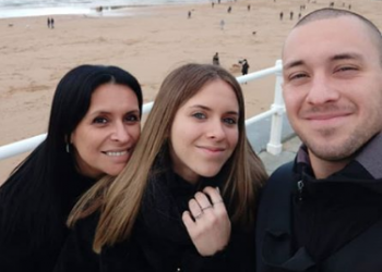 Silvia junto a sus hijos