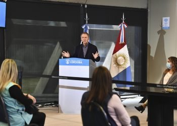 Schiaretti preside la presentación de una línea de créditos para jardines maternales 2