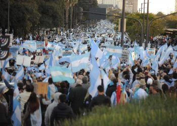 Gentileza la voz del interior