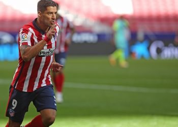 Luis suarez celebrando su primer gol