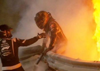 Grosjean escapa a las llamas