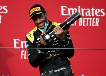 Lewis cerca del septimo titulo