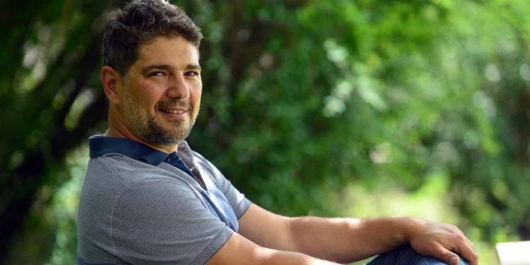 Diego almada gentileza la voz