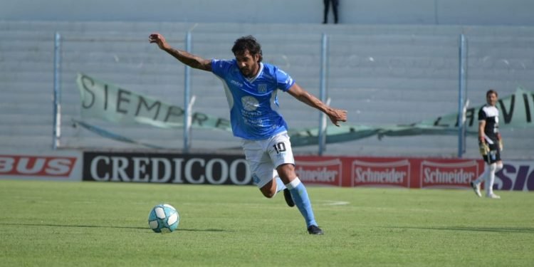 Estudiantes se aferra al sueño