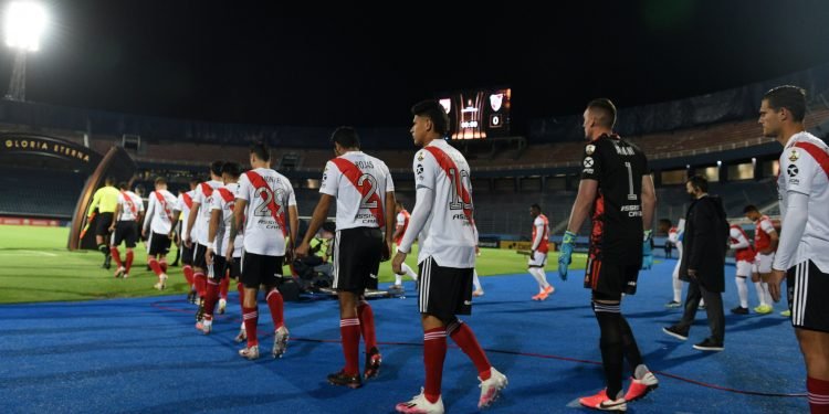 River igualó en paraguay