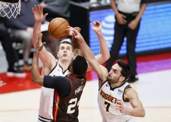 Campazzo y jokic en acción