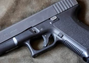 Un joven de 14 años entró al dispensario de La Granja con herida de arma de fuego, escoriación y quemadura.