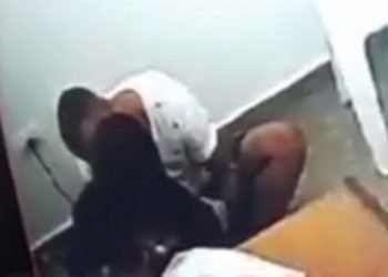 Jueza besando al preso