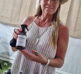 María candela y su producto de escencias, elegida por grupo lmr