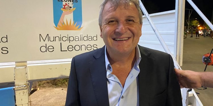 Fabián francioni intendente de leones