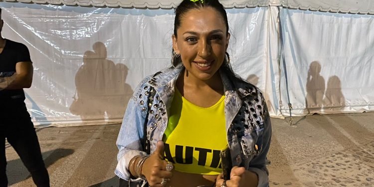 Vanesa de banda mix cantó junto a q' lokura