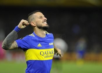 Darío benedetto anotó los dos goles en el triunfo de boca