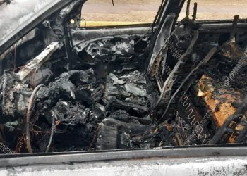 Se le prendió fuego el auto, no le sirve más y el domingo le hacen una peña a beneficio para saldar deudas