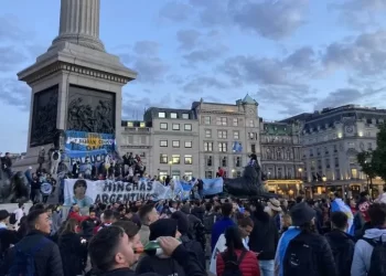 Hinchas argentinos banderazo 862x485
