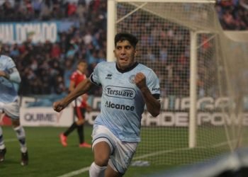 Maxi comba festeja el gol del triunfo de belgrano que le sacó 10 unidades a su escolta