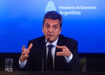 Nuevo ministro de economía de argentina sergio massa habla con la prensa, en buenos aires