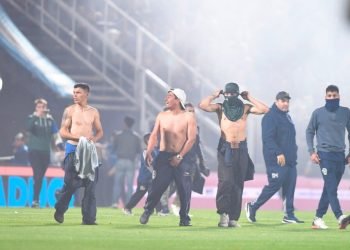 Graves incidentes dejaron una víctima fatal entre gimnasia y boca