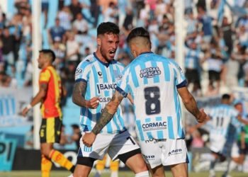 Racing de Córdoba a un paso de la Primera Nacional