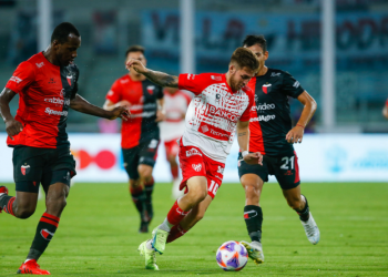 Instituto perdió 3 a 0 con Colon en el Kempes