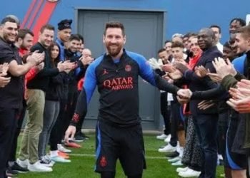 Messi recibimiento psg 416x555