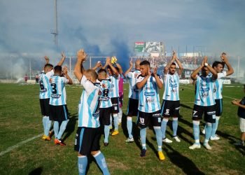 Con su gente, Racing de Córdoba enfrenta a Estudiantes de Buenos Aires
