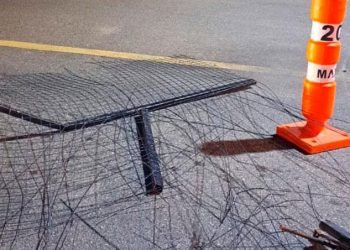 Robaron en un country y destrozaron un portón en la fuga