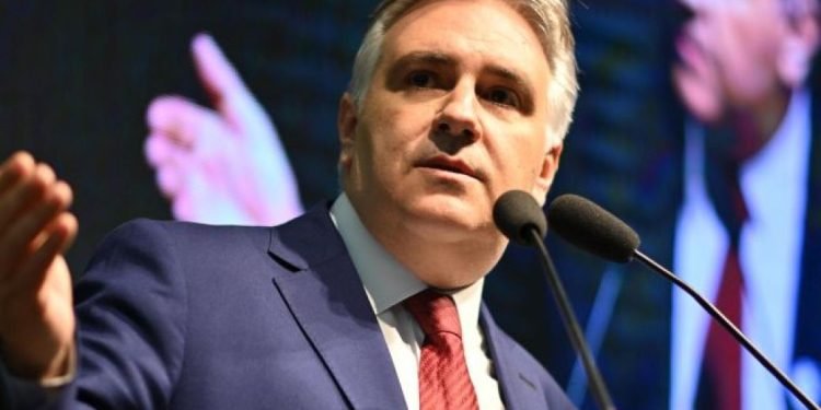 Martin llaryora en la bolsa de comercio de cordoba 1573939