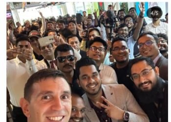 El Dibu Martínez visitó Bangladesh y desató la locura de los hinchas