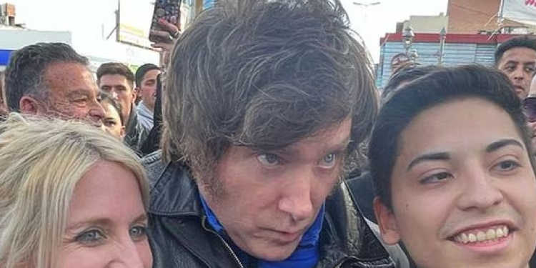 Milei 3 mesa de trabajo 1